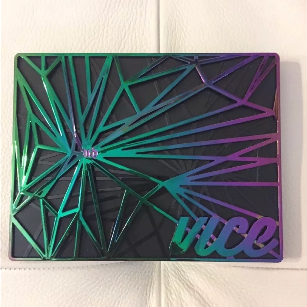 Almost New Urban Decay Vice Colorful Eyeshadow